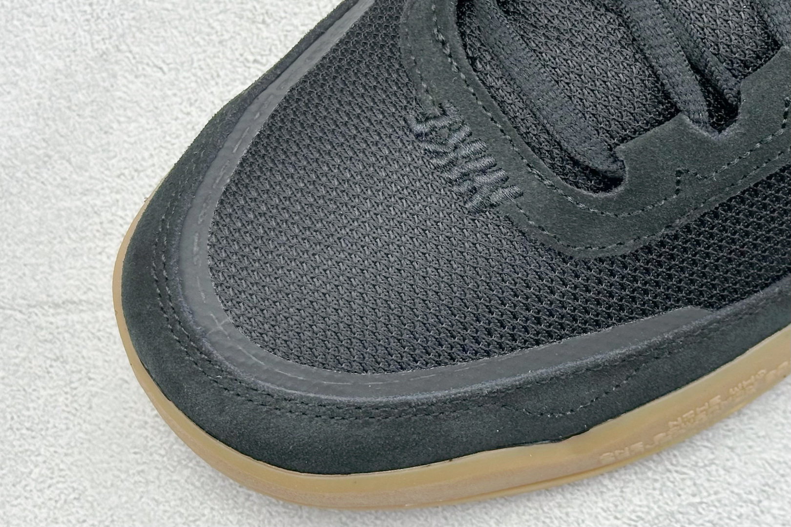  终端放店
FS版 Nike SB Day One 
此款以简约大方的造型设计，给人以随性休闲的时尚格调