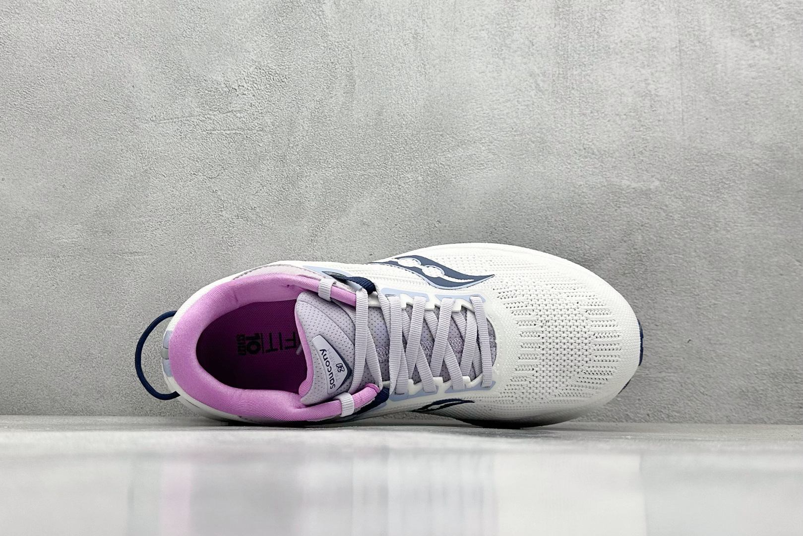 终端放店
XD版 Saucony Triumph 21代 索康尼旗舰级缓震型跑鞋
性能相比前几代再升