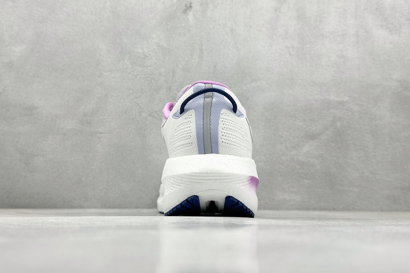 终端放店
XD版 Saucony Triumph 21代 索康尼旗舰级缓震型跑鞋
性能相比前几代再升