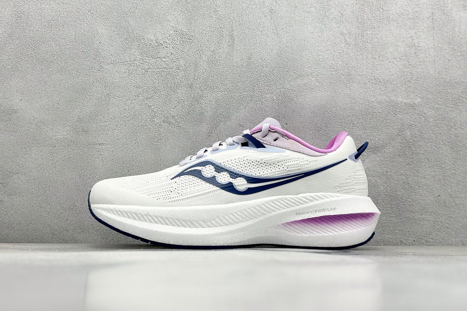 终端放店
XD版 Saucony Triumph 21代 索康尼旗舰级缓震型跑鞋
性能相比前几代再升