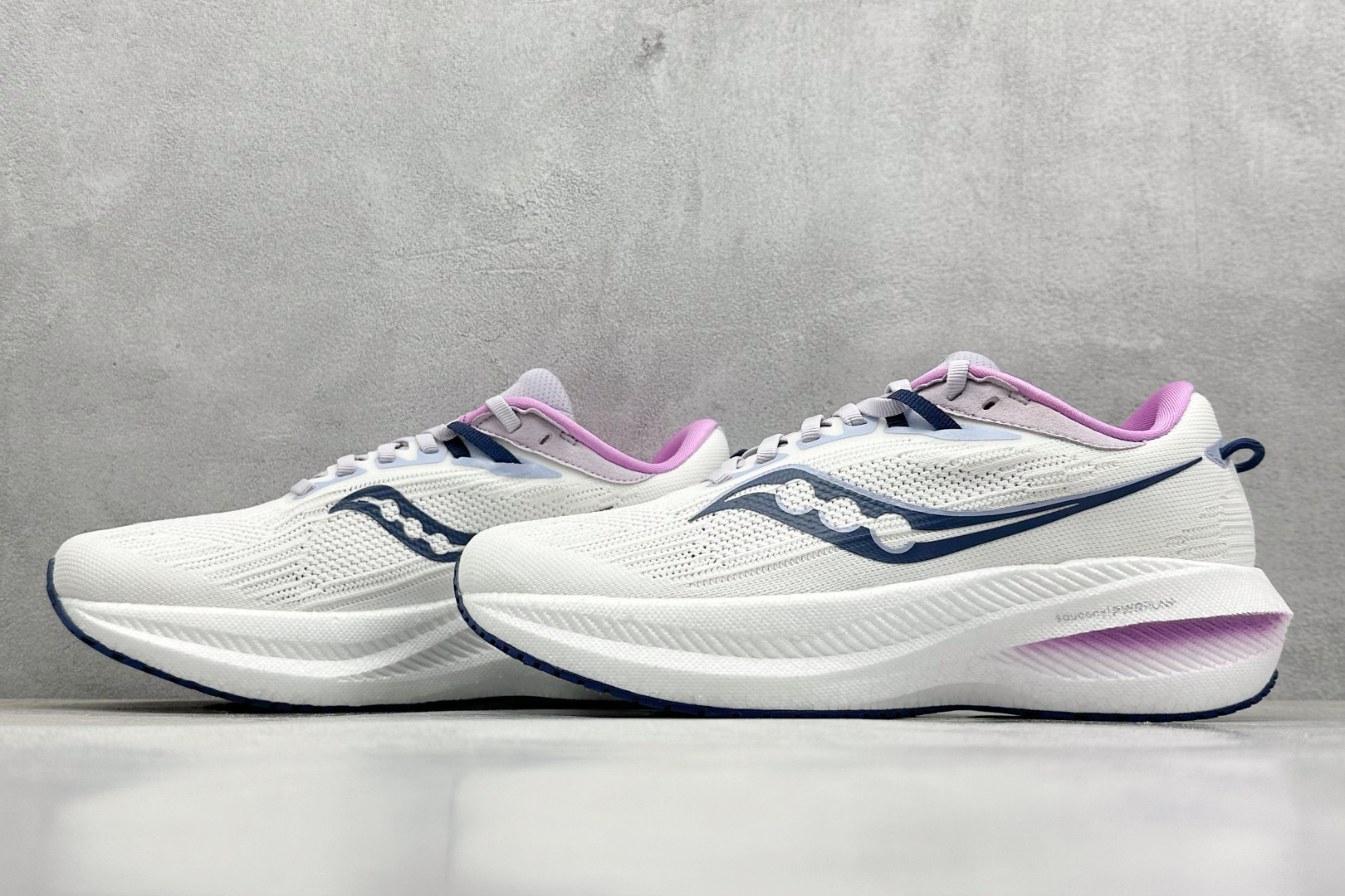 终端放店
XD版 Saucony Triumph 21代 索康尼旗舰级缓震型跑鞋
性能相比前几代再升