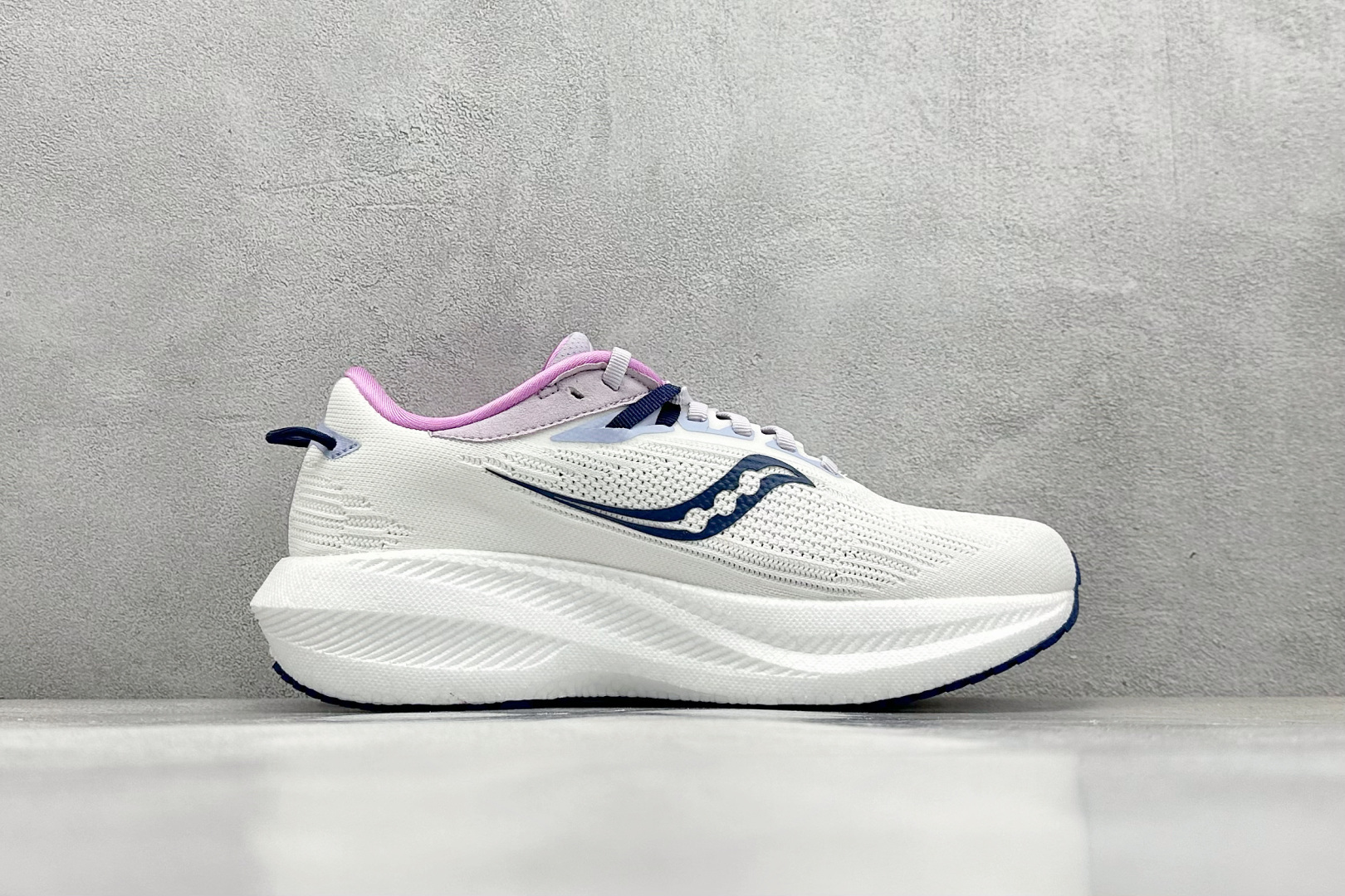 终端放店
XD版 Saucony Triumph 21代 索康尼旗舰级缓震型跑鞋
性能相比前几代再升