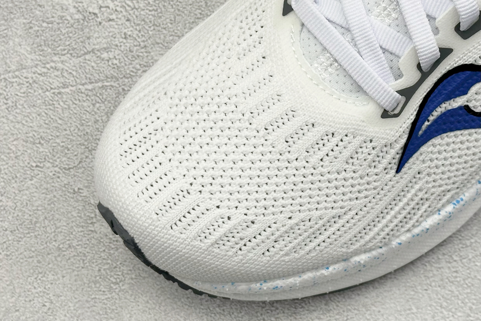 终端放店
XD版 Saucony Triumph 21代 索康尼旗舰级缓震型跑鞋
性能相比前几代再升