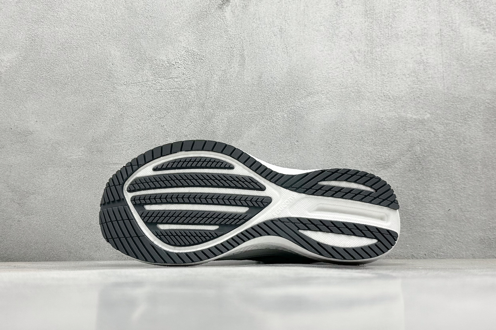 终端放店
XD版 Saucony Triumph 21代 索康尼旗舰级缓震型跑鞋
性能相比前几代再升