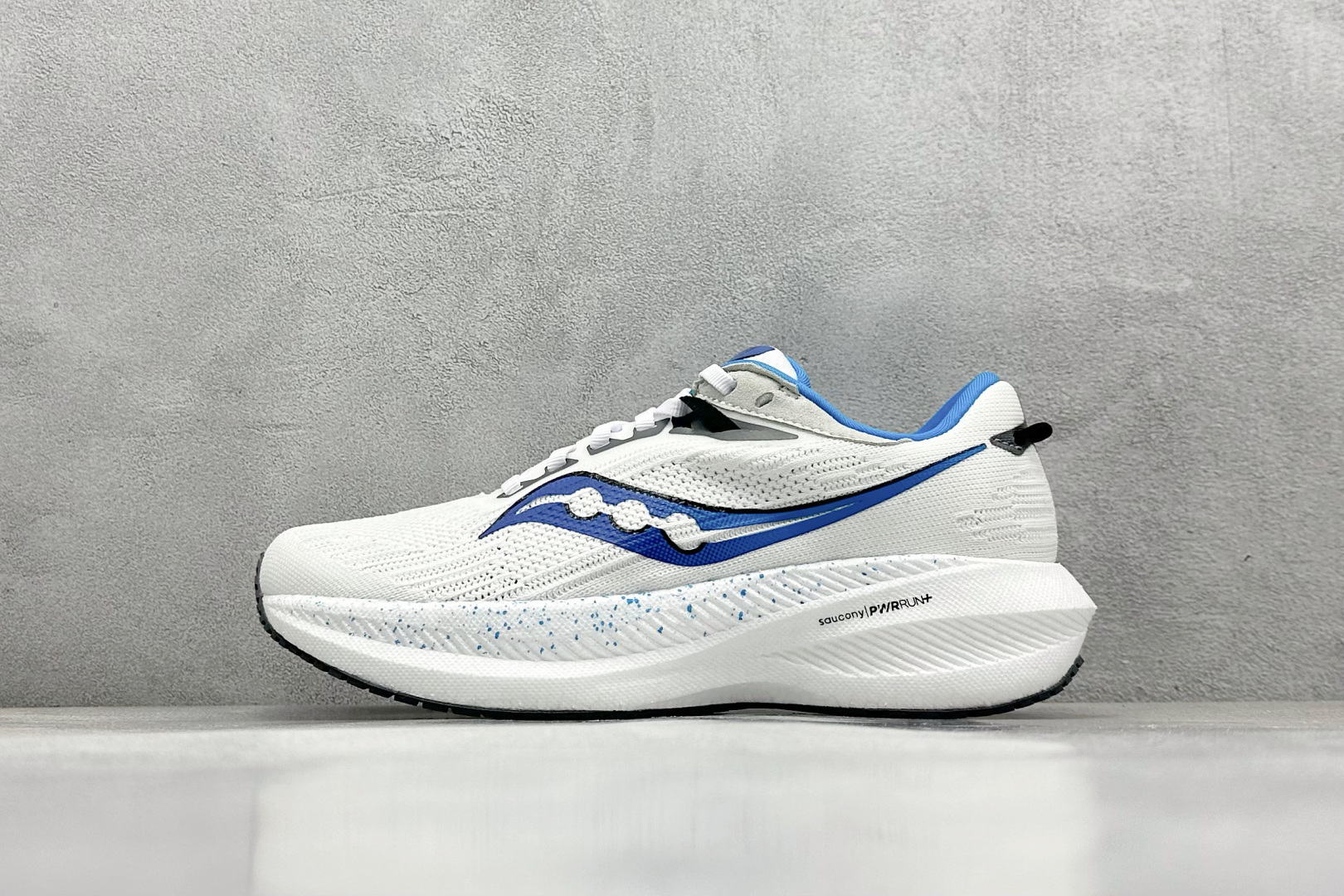 终端放店
XD版 Saucony Triumph 21代 索康尼旗舰级缓震型跑鞋
性能相比前几代再升