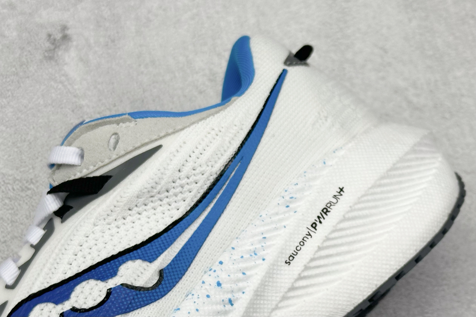 终端放店
XD版 Saucony Triumph 21代 索康尼旗舰级缓震型跑鞋
性能相比前几代再升