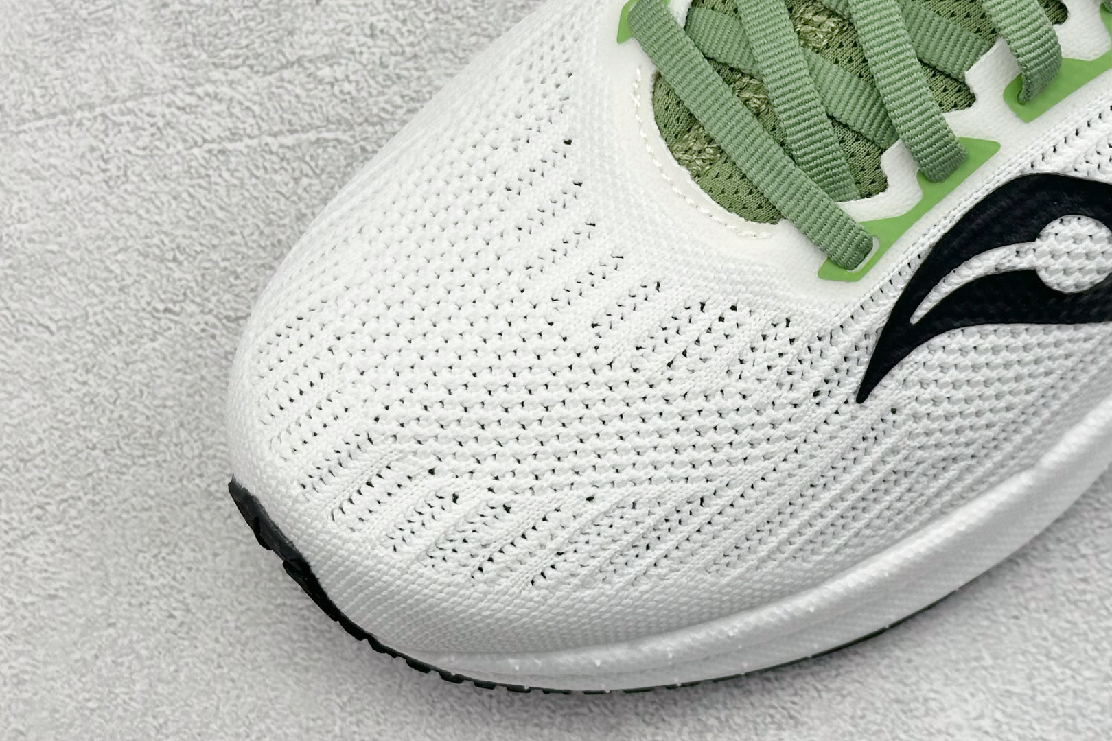 终端放店
XD版 Saucony Triumph 21代 索康尼旗舰级缓震型跑鞋
性能相比前几代再升