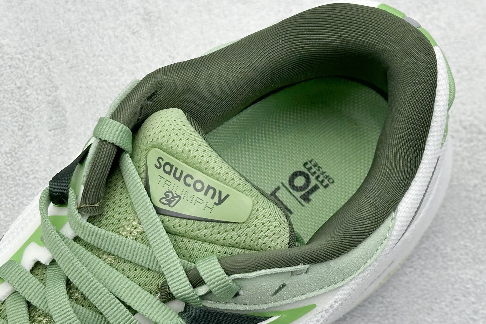 终端放店
XD版 Saucony Triumph 21代 索康尼旗舰级缓震型跑鞋
性能相比前几代再升