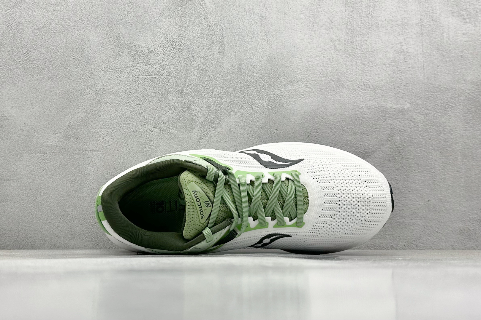 终端放店
XD版 Saucony Triumph 21代 索康尼旗舰级缓震型跑鞋
性能相比前几代再升