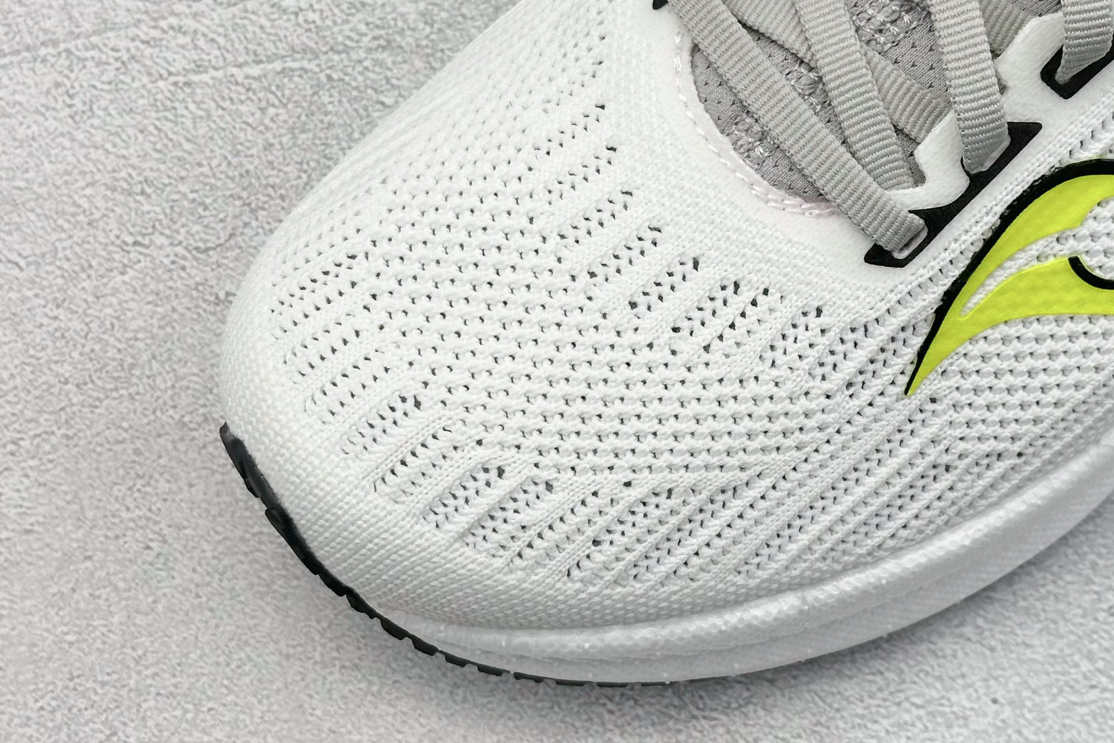 终端放店
XD版 Saucony Triumph 21代 索康尼旗舰级缓震型跑鞋
性能相比前几代再升