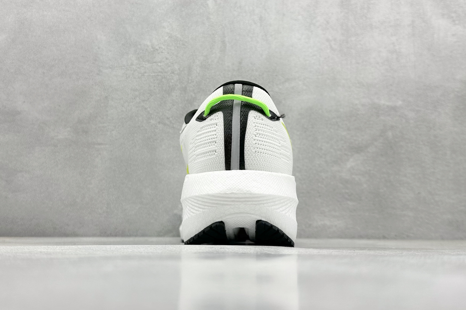 终端放店
XD版 Saucony Triumph 21代 索康尼旗舰级缓震型跑鞋
性能相比前几代再升