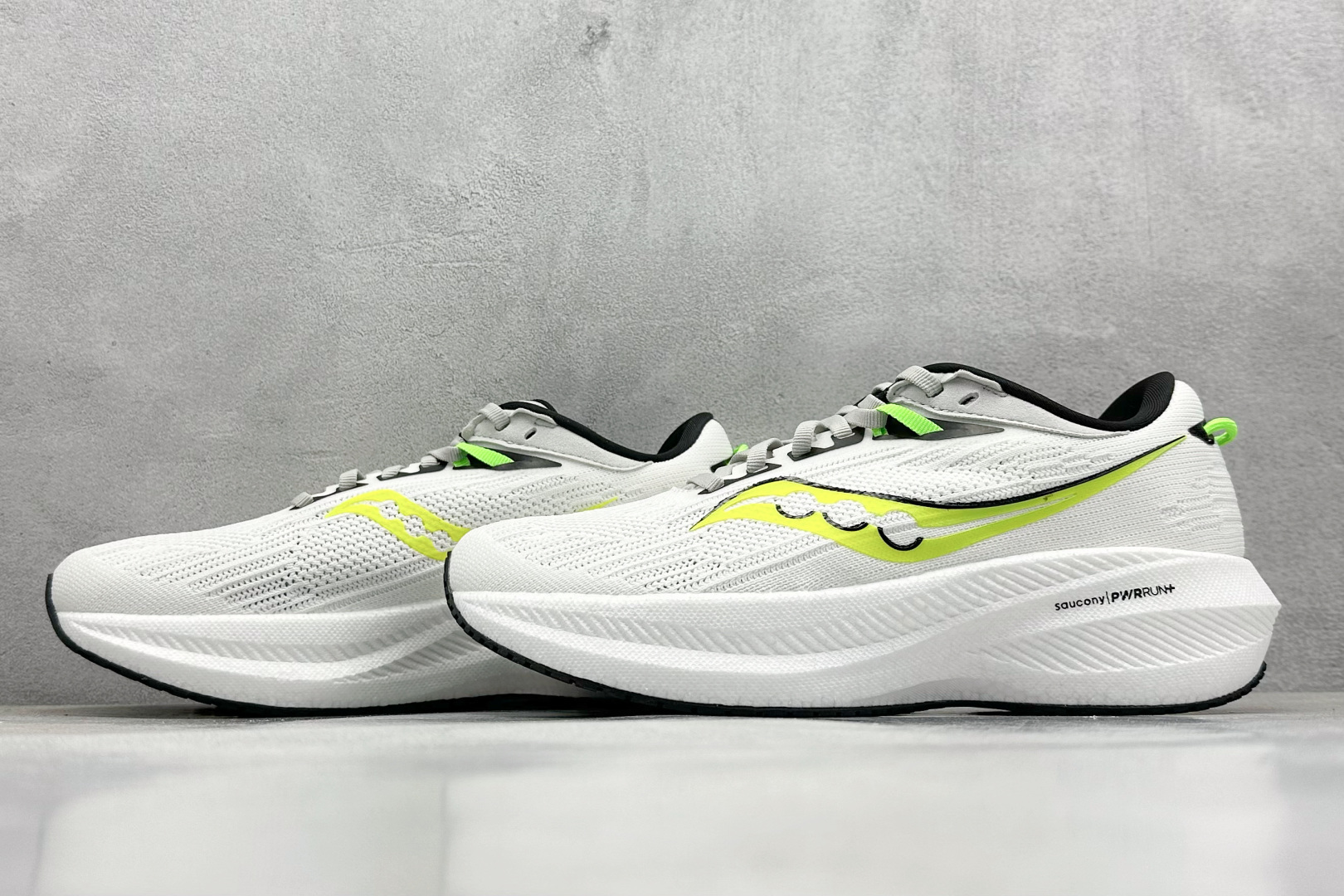 终端放店
XD版 Saucony Triumph 21代 索康尼旗舰级缓震型跑鞋
性能相比前几代再升