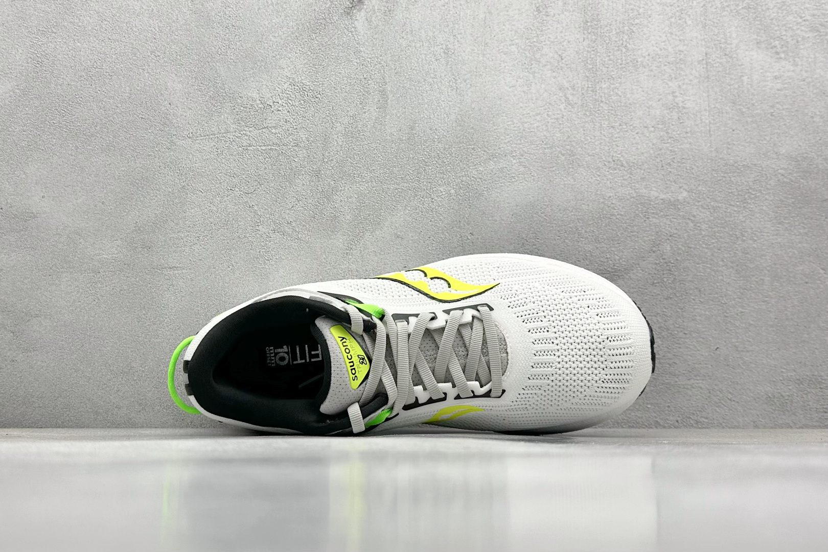 终端放店
XD版 Saucony Triumph 21代 索康尼旗舰级缓震型跑鞋
性能相比前几代再升
