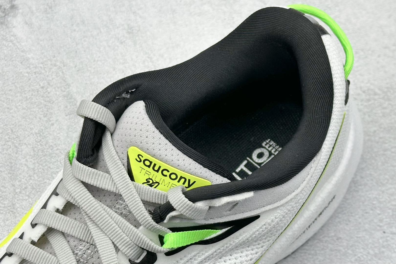 终端放店
XD版 Saucony Triumph 21代 索康尼旗舰级缓震型跑鞋
性能相比前几代再升