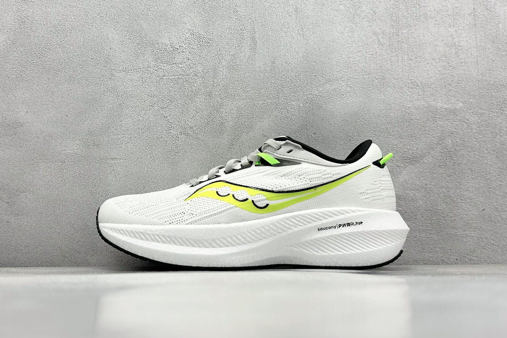 终端放店
XD版 Saucony Triumph 21代 索康尼旗舰级缓震型跑鞋
性能相比前几代再升