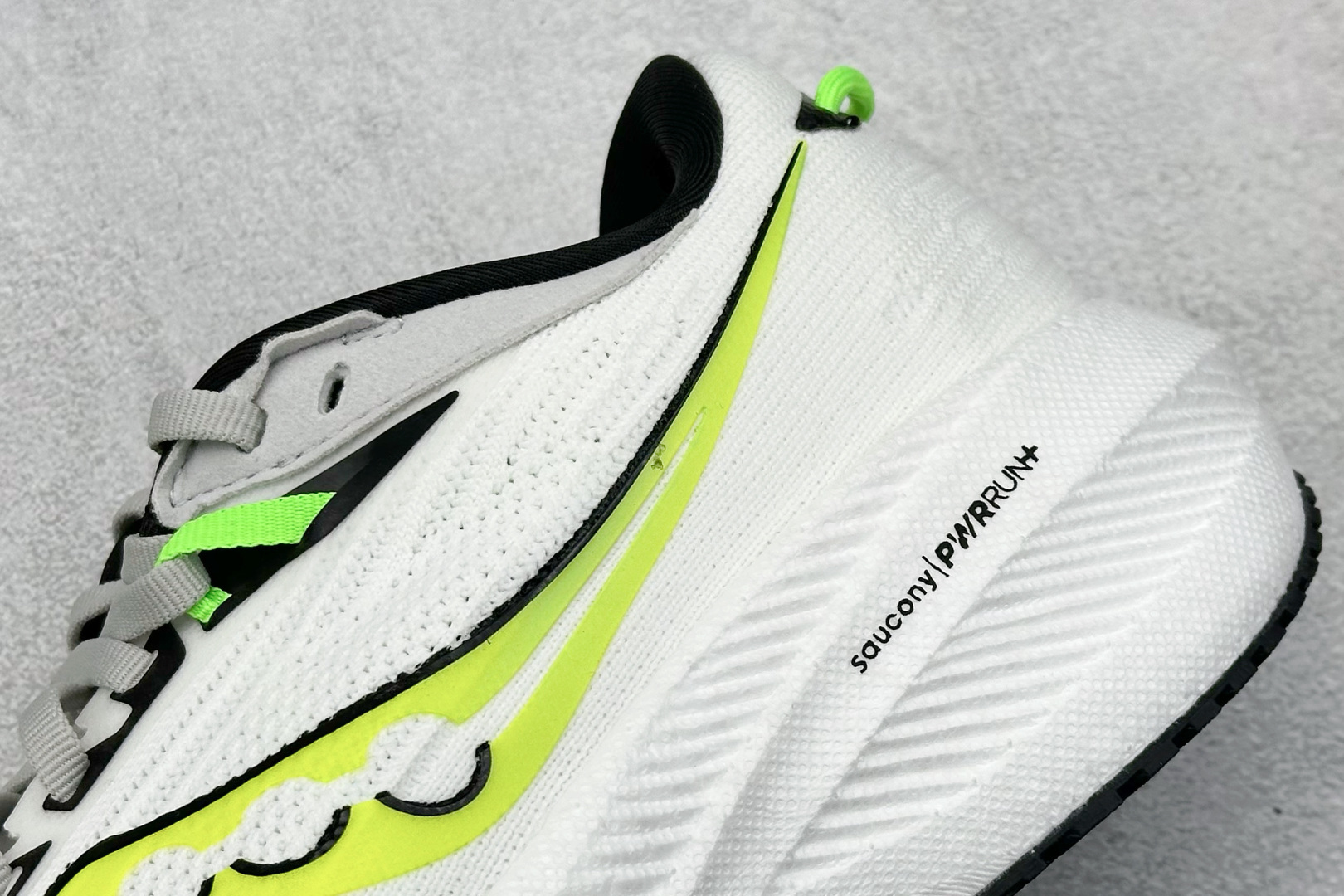 终端放店
XD版 Saucony Triumph 21代 索康尼旗舰级缓震型跑鞋
性能相比前几代再升