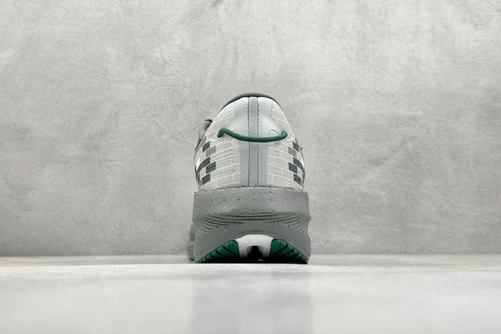 终端放店
XD版 Saucony Triumph 21代 索康尼旗舰级缓震型跑鞋
性能相比前几代再升