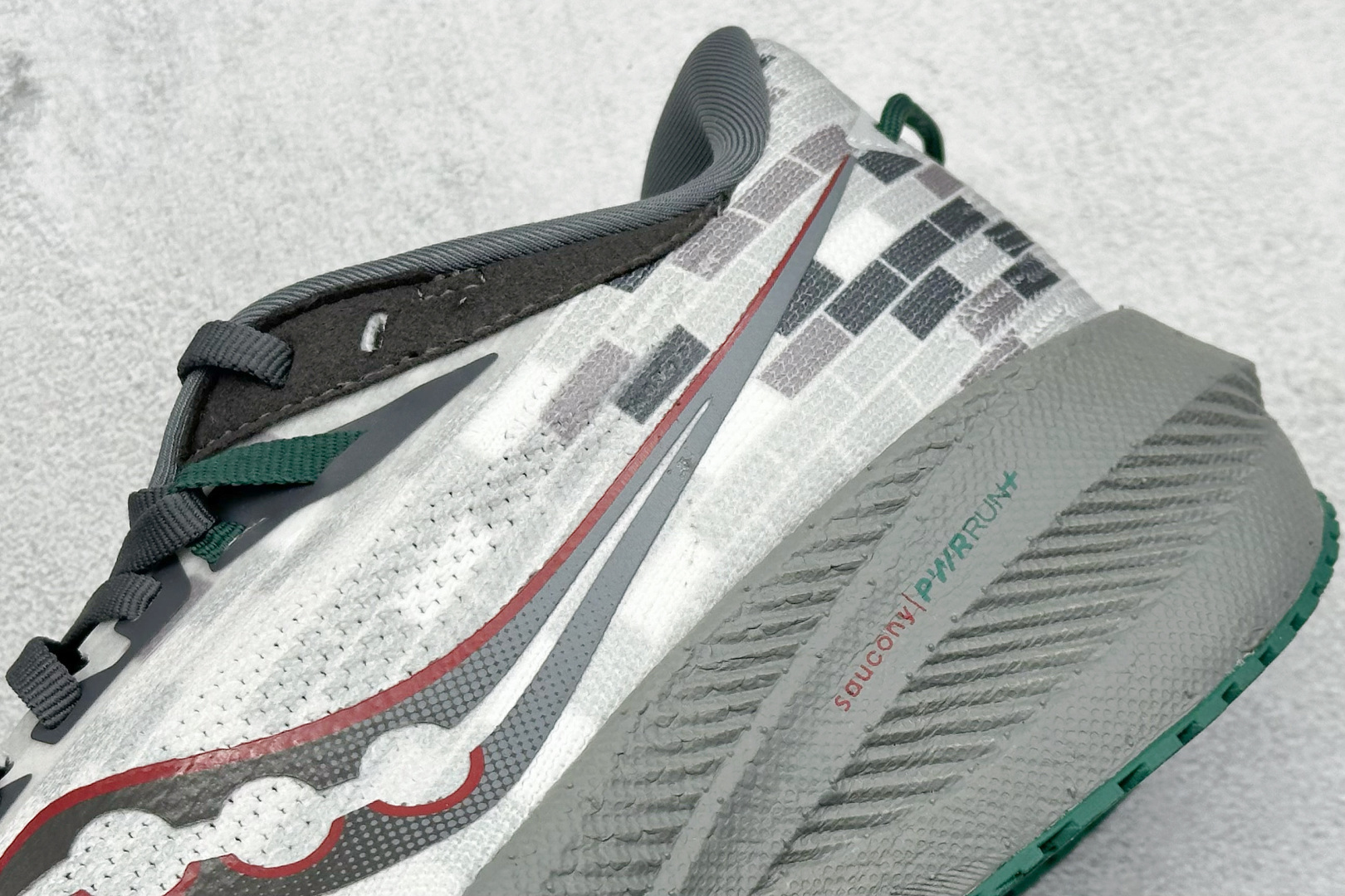 终端放店
XD版 Saucony Triumph 21代 索康尼旗舰级缓震型跑鞋
性能相比前几代再升