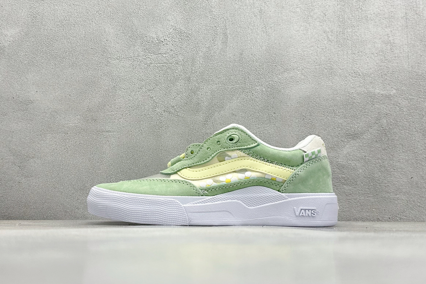  
Vans Wayvee 耐磨低帮板鞋
韩国代购范斯专业缓震低帮滑板
Vans Wayvee是Vans