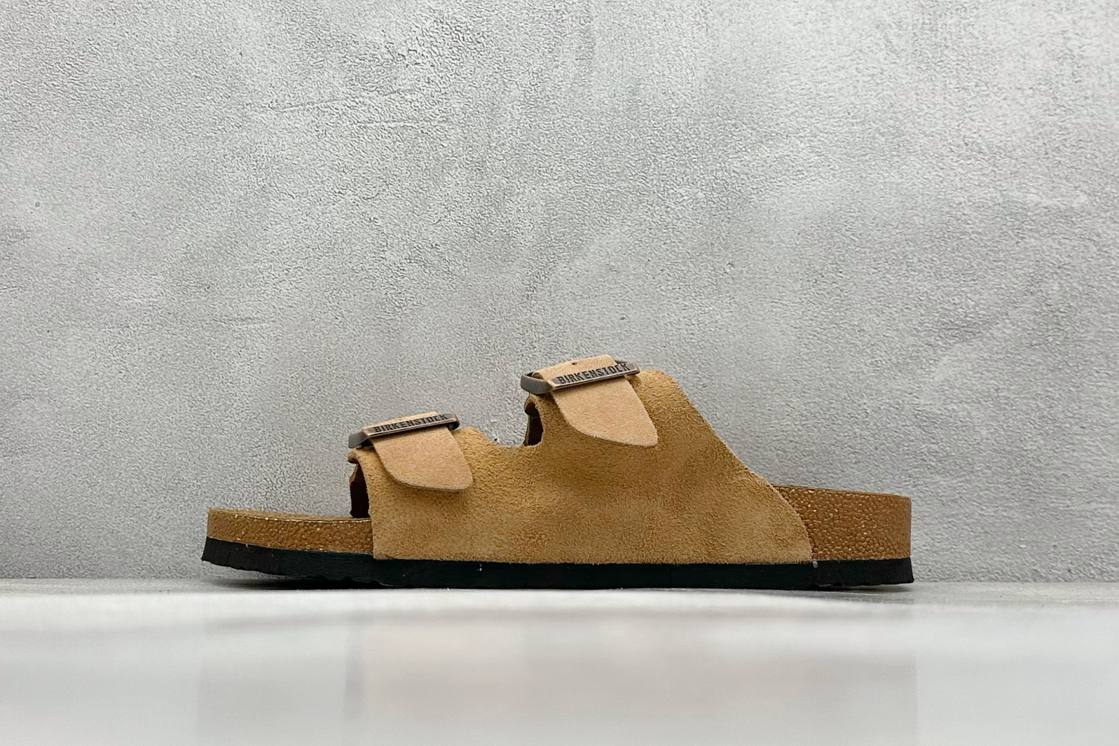   
XL版 博肯 Birkenstock Rio  二字拖
采用其特有的鞋床设计，贴合脚面穿着舒适，B