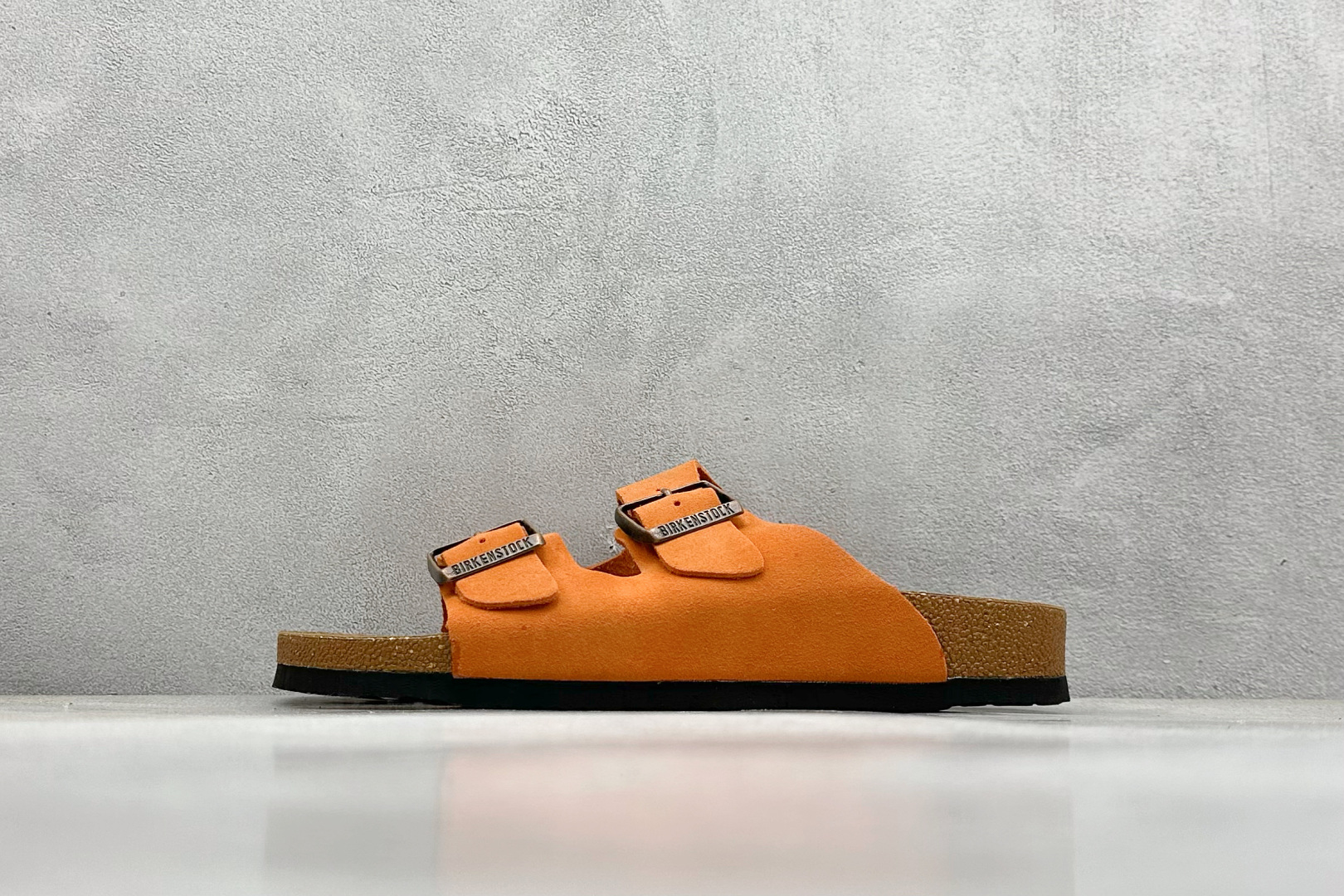   
XL版 博肯 Birkenstock Rio  二字拖
采用其特有的鞋床设计，贴合脚面穿着舒适，B