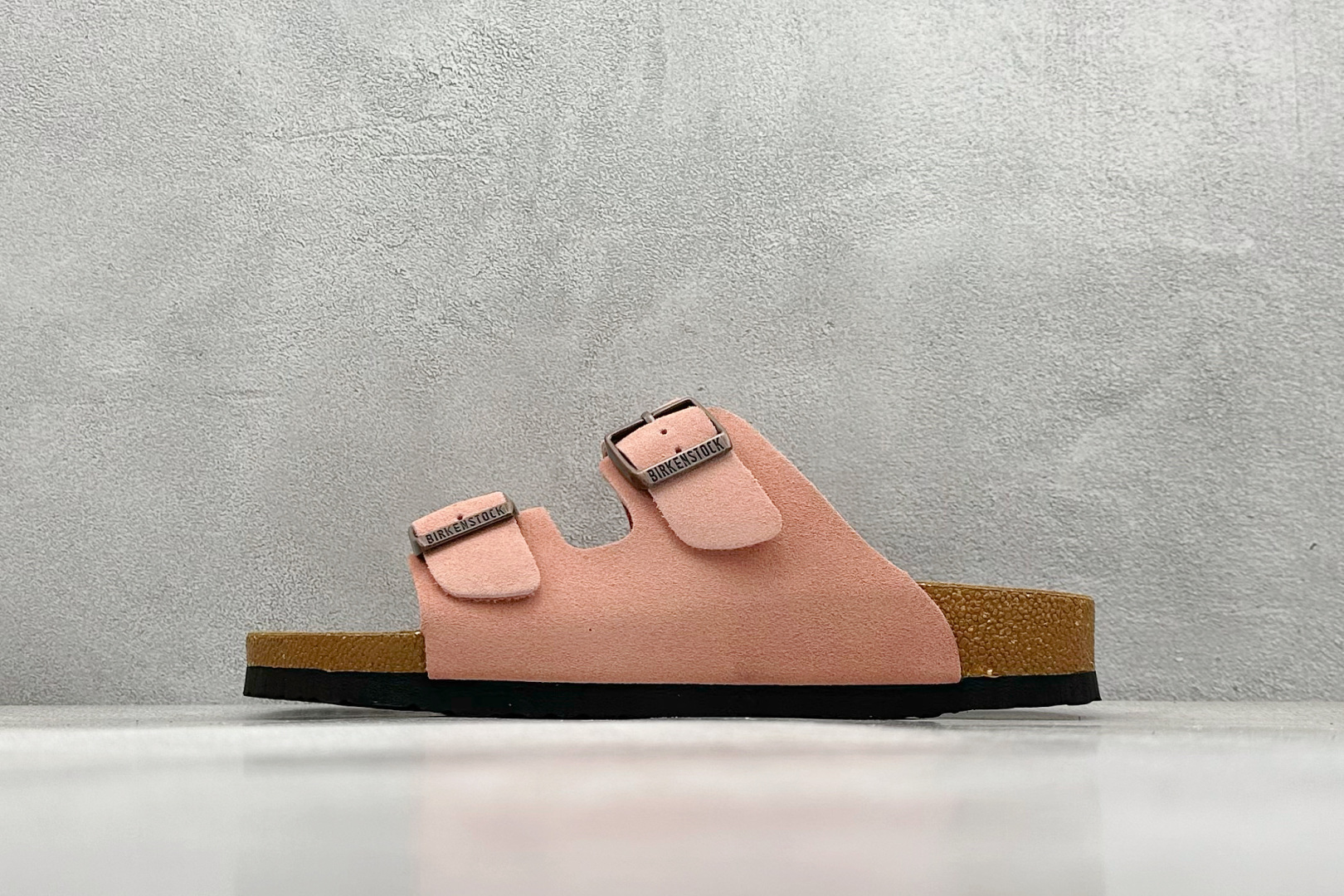   
XL版 博肯 Birkenstock Rio  二字拖
采用其特有的鞋床设计，贴合脚面穿着舒适，B