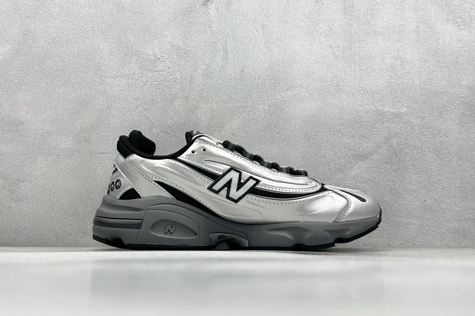  
New Balance 1000系列 复古老爹风低帮休闲运动跑步鞋
#小红书穿搭款式，原楦原纸版开