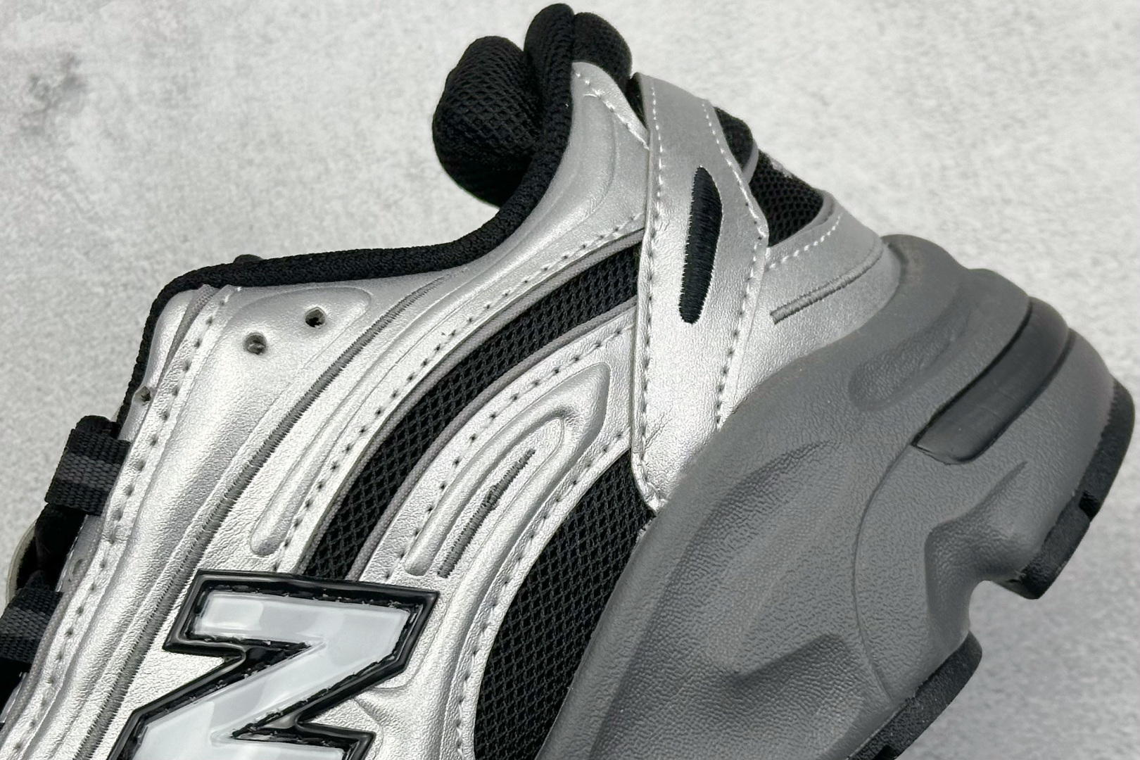  
New Balance 1000系列 复古老爹风低帮休闲运动跑步鞋
#小红书穿搭款式，原楦原纸版开