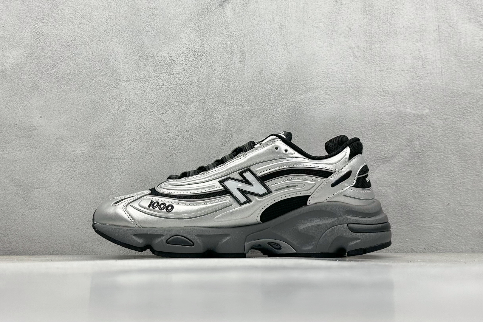  
New Balance 1000系列 复古老爹风低帮休闲运动跑步鞋
#小红书穿搭款式，原楦原纸版开