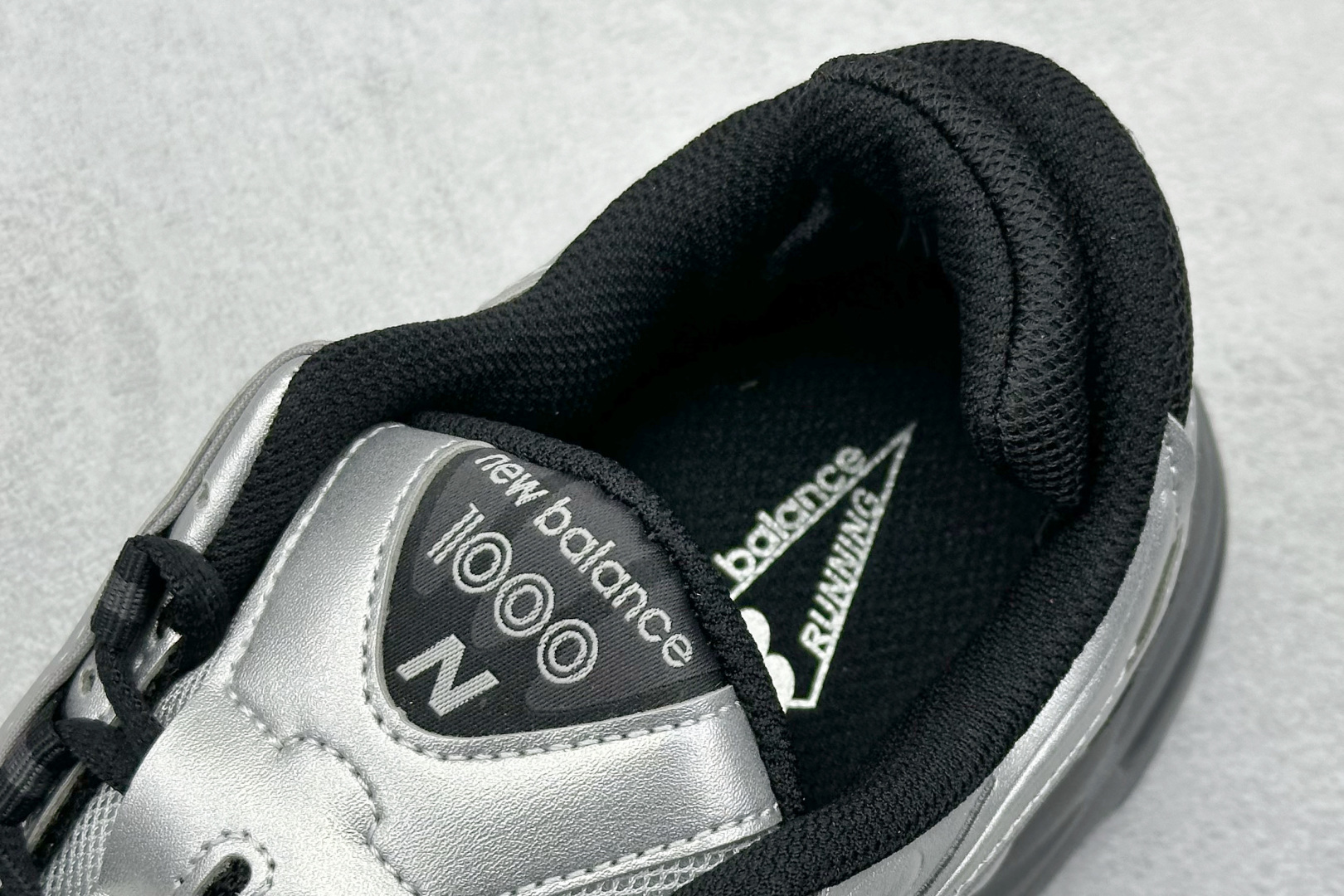  
New Balance 1000系列 复古老爹风低帮休闲运动跑步鞋
#小红书穿搭款式，原楦原纸版开