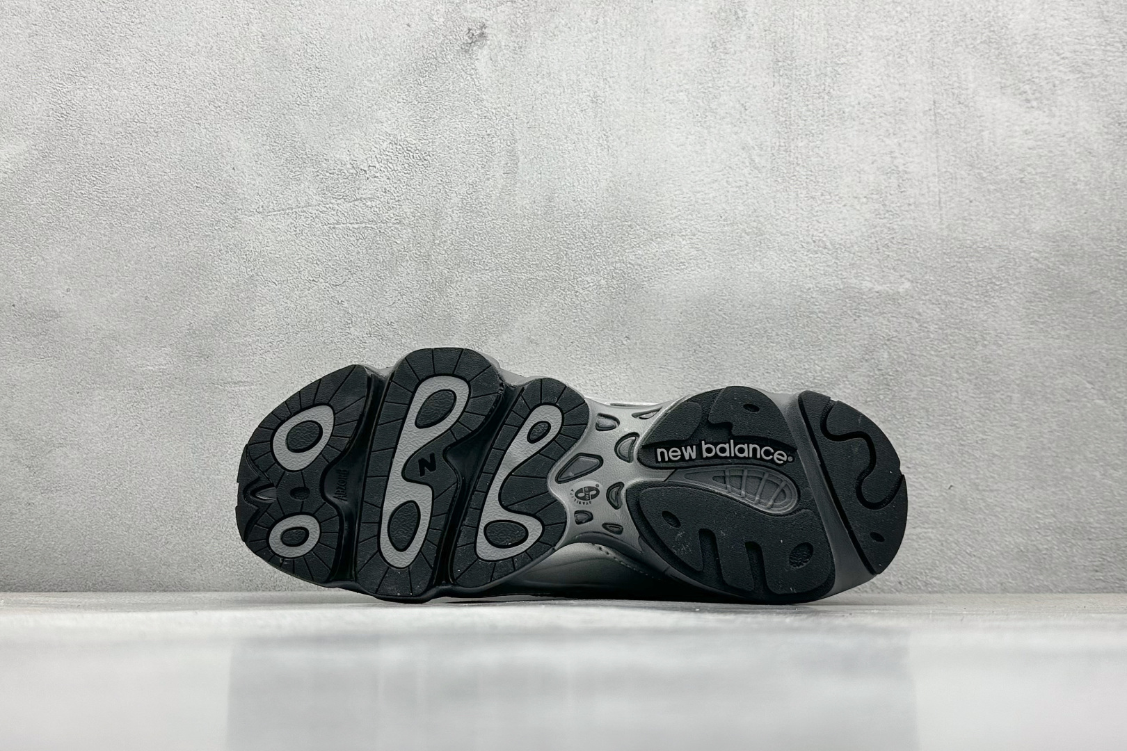  
New Balance 1000系列 复古老爹风低帮休闲运动跑步鞋
#小红书穿搭款式，原楦原纸版开