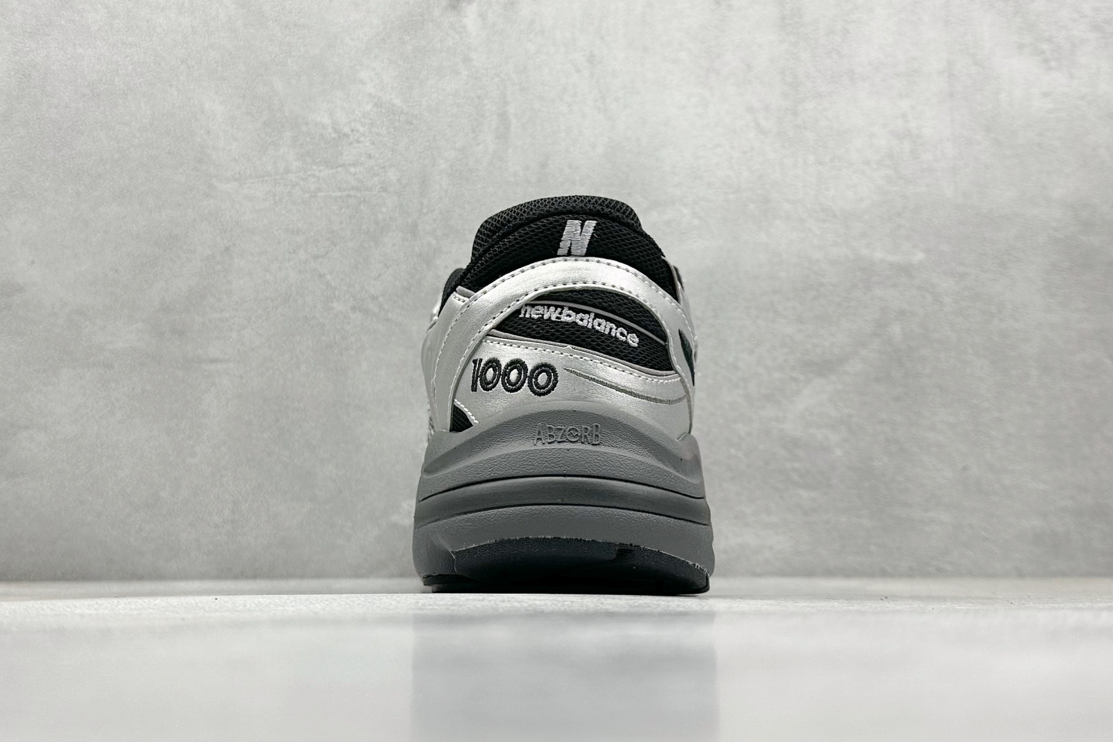  
New Balance 1000系列 复古老爹风低帮休闲运动跑步鞋
#小红书穿搭款式，原楦原纸版开