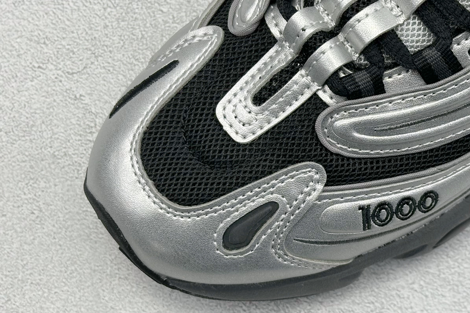  
New Balance 1000系列 复古老爹风低帮休闲运动跑步鞋
#小红书穿搭款式，原楦原纸版开
