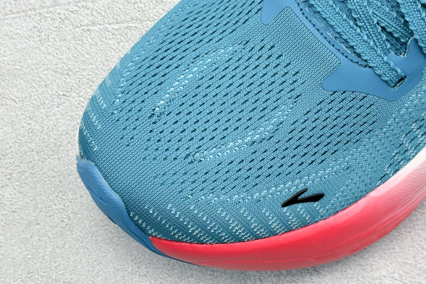  
Brooks Hyperion Max 2 布鲁克斯
烈风2系列低帮透气缓震支撑休闲运动慢跑鞋
采用