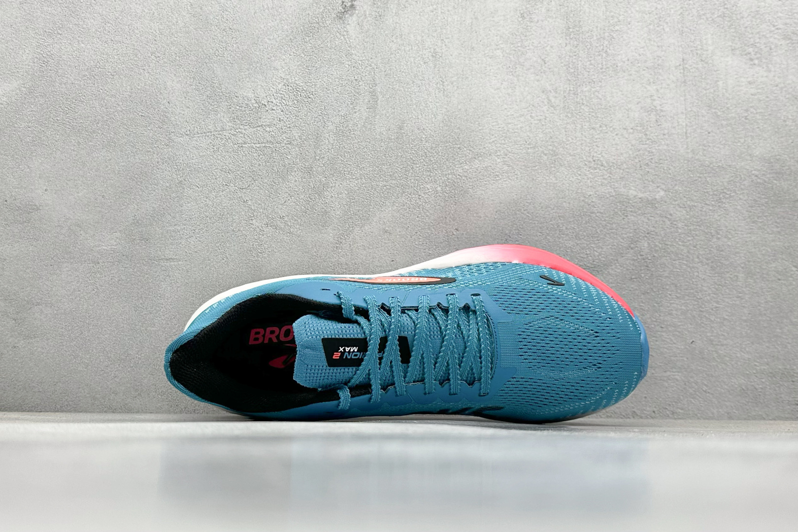  
Brooks Hyperion Max 2 布鲁克斯
烈风2系列低帮透气缓震支撑休闲运动慢跑鞋
采用