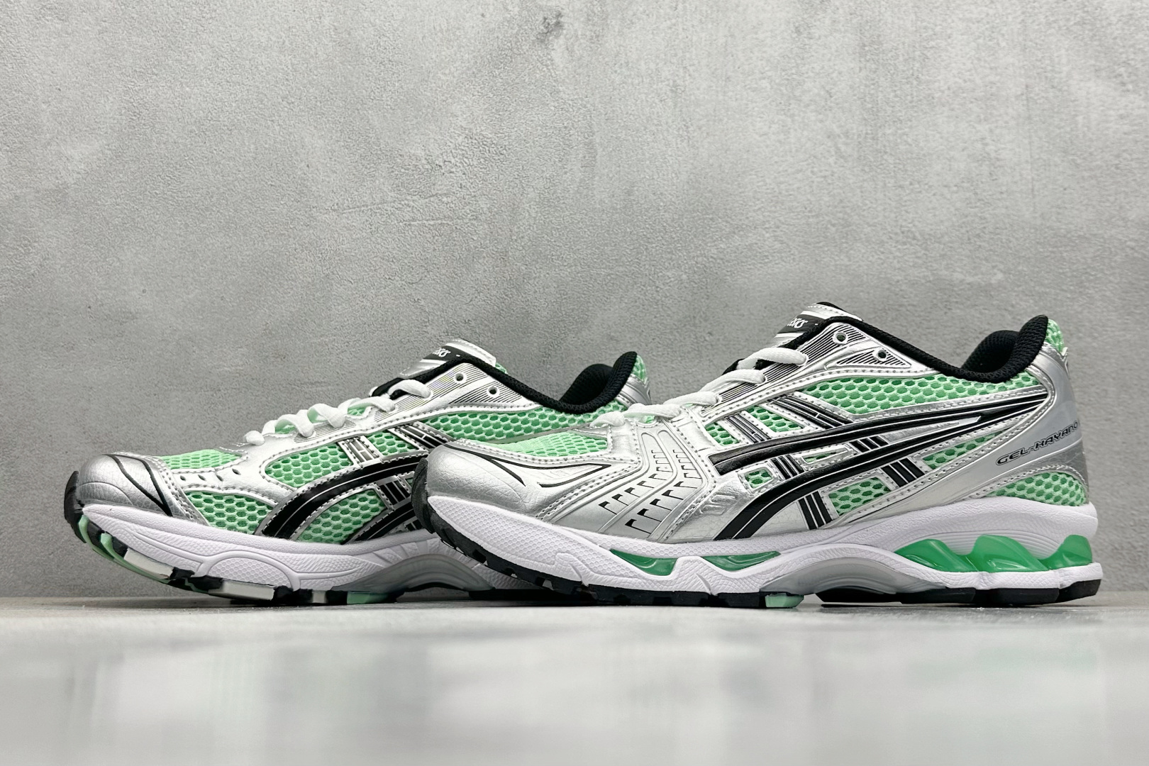  
GW Asics Gel-Kayano 14 亚瑟士运动休闲透气专业跑鞋 
采用工程弹性双层再生针织