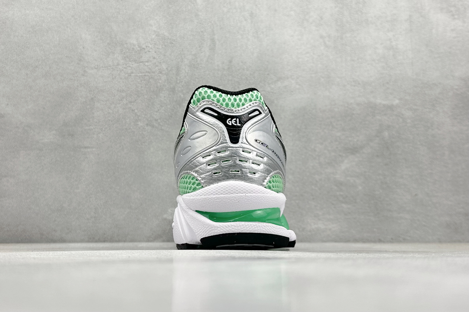  
GW Asics Gel-Kayano 14 亚瑟士运动休闲透气专业跑鞋 
采用工程弹性双层再生针织