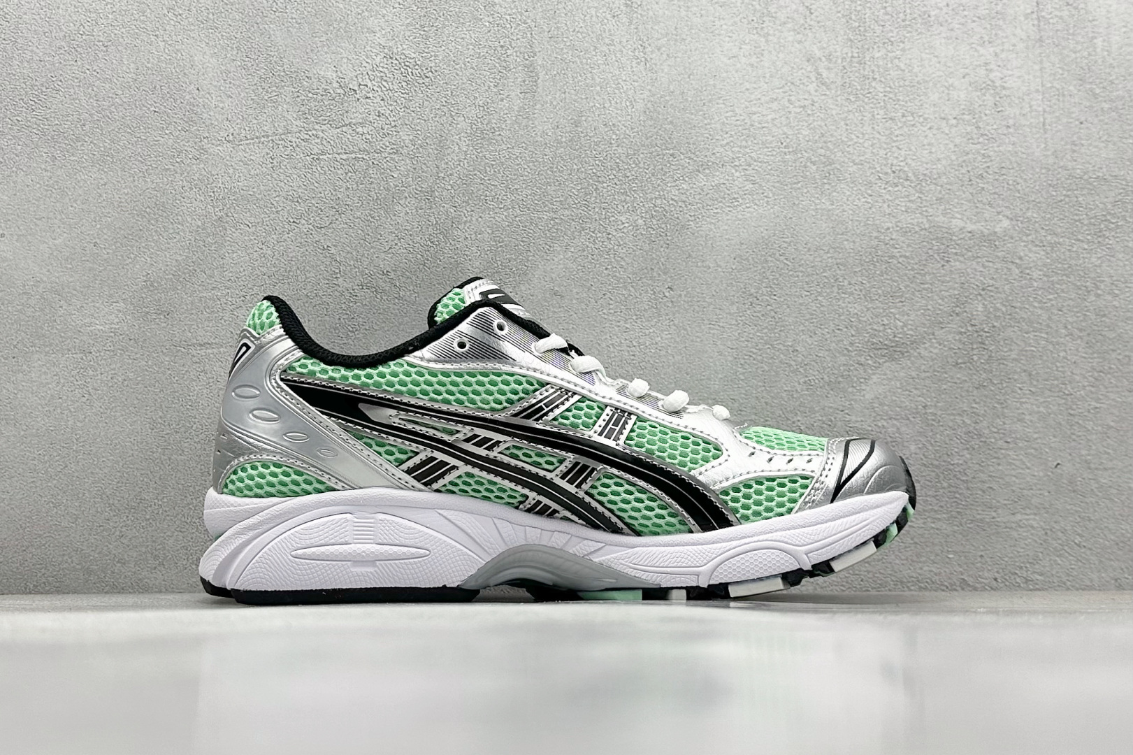  
GW Asics Gel-Kayano 14 亚瑟士运动休闲透气专业跑鞋 
采用工程弹性双层再生针织