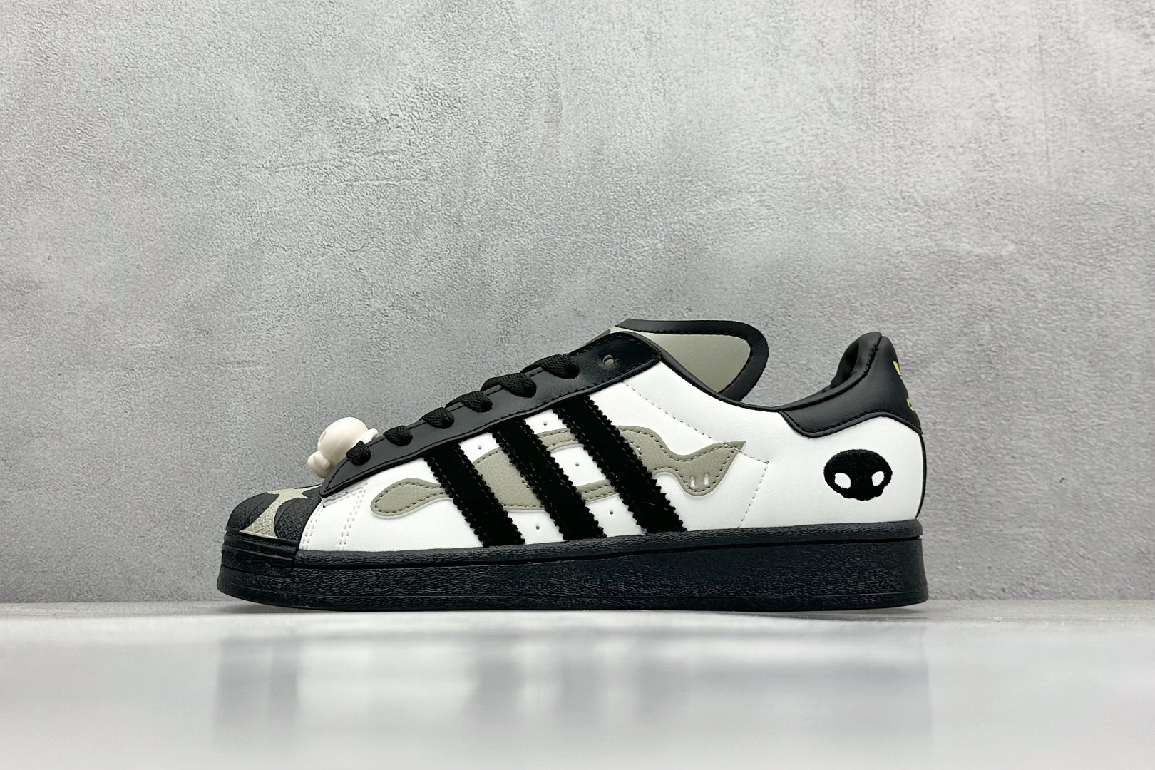  
Adidas Originals Superstar贝壳头系列低帮经典百搭休闲运动板鞋
货号 JQ8