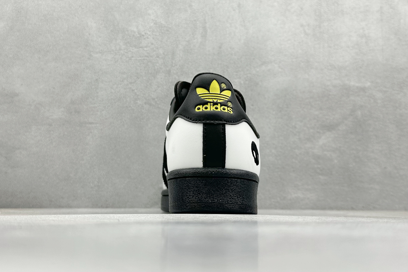  
Adidas Originals Superstar贝壳头系列低帮经典百搭休闲运动板鞋
货号 JQ8