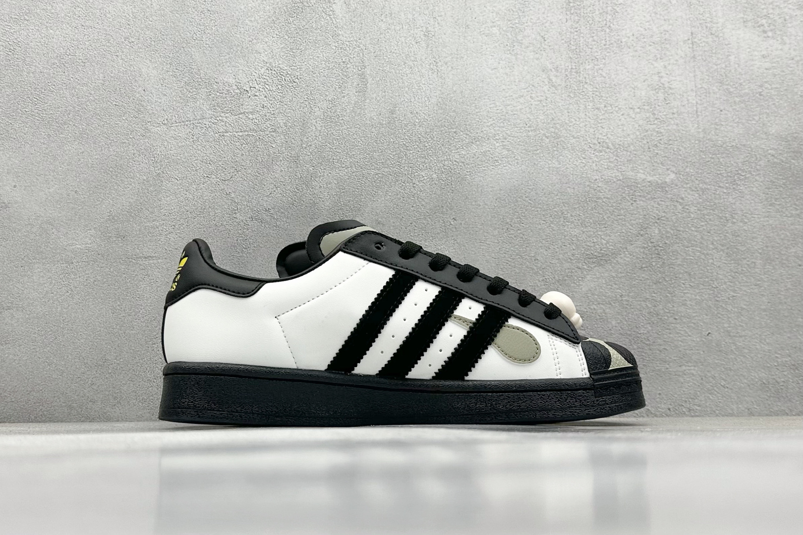  
Adidas Originals Superstar贝壳头系列低帮经典百搭休闲运动板鞋
货号 JQ8