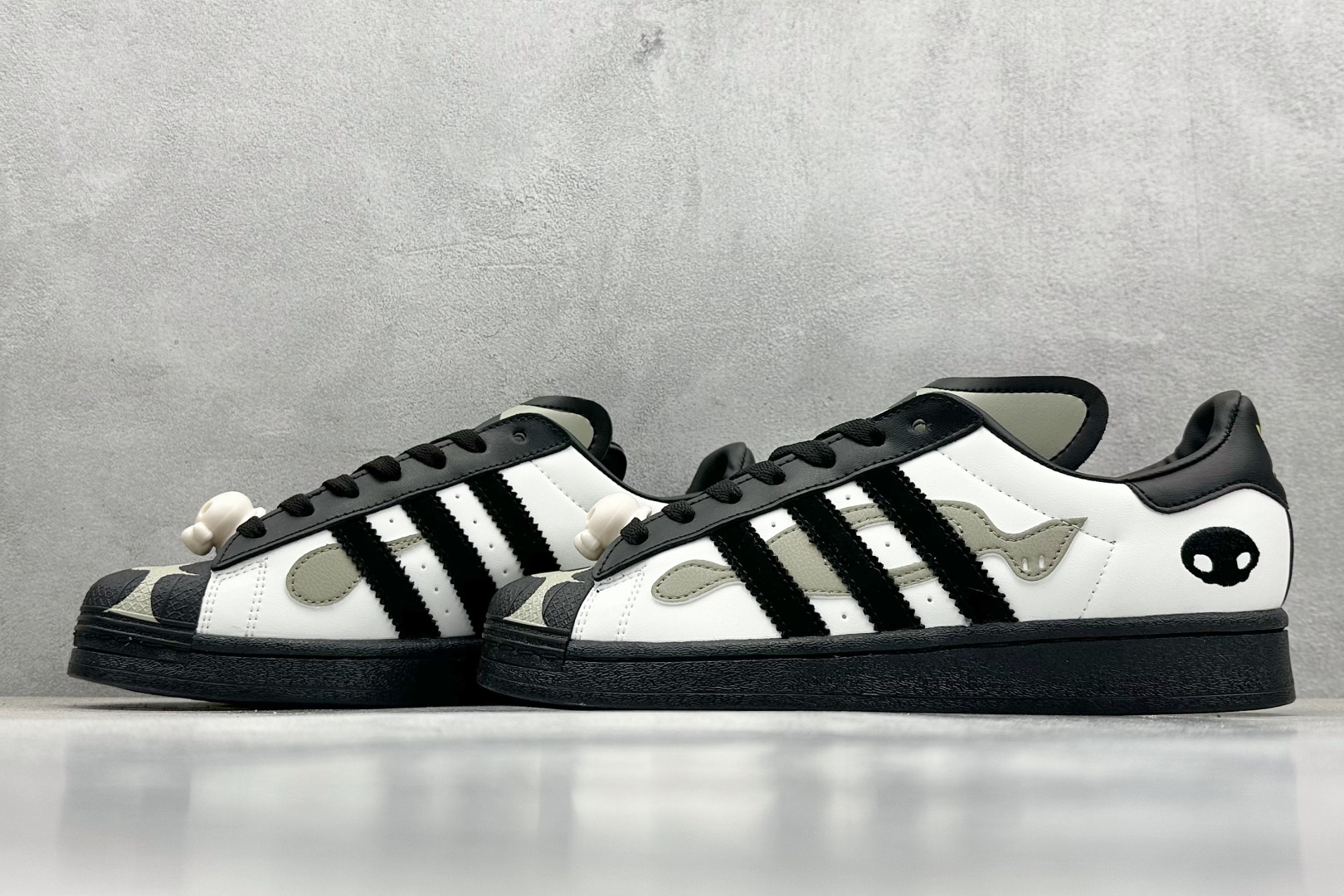  
Adidas Originals Superstar贝壳头系列低帮经典百搭休闲运动板鞋
货号 JQ8