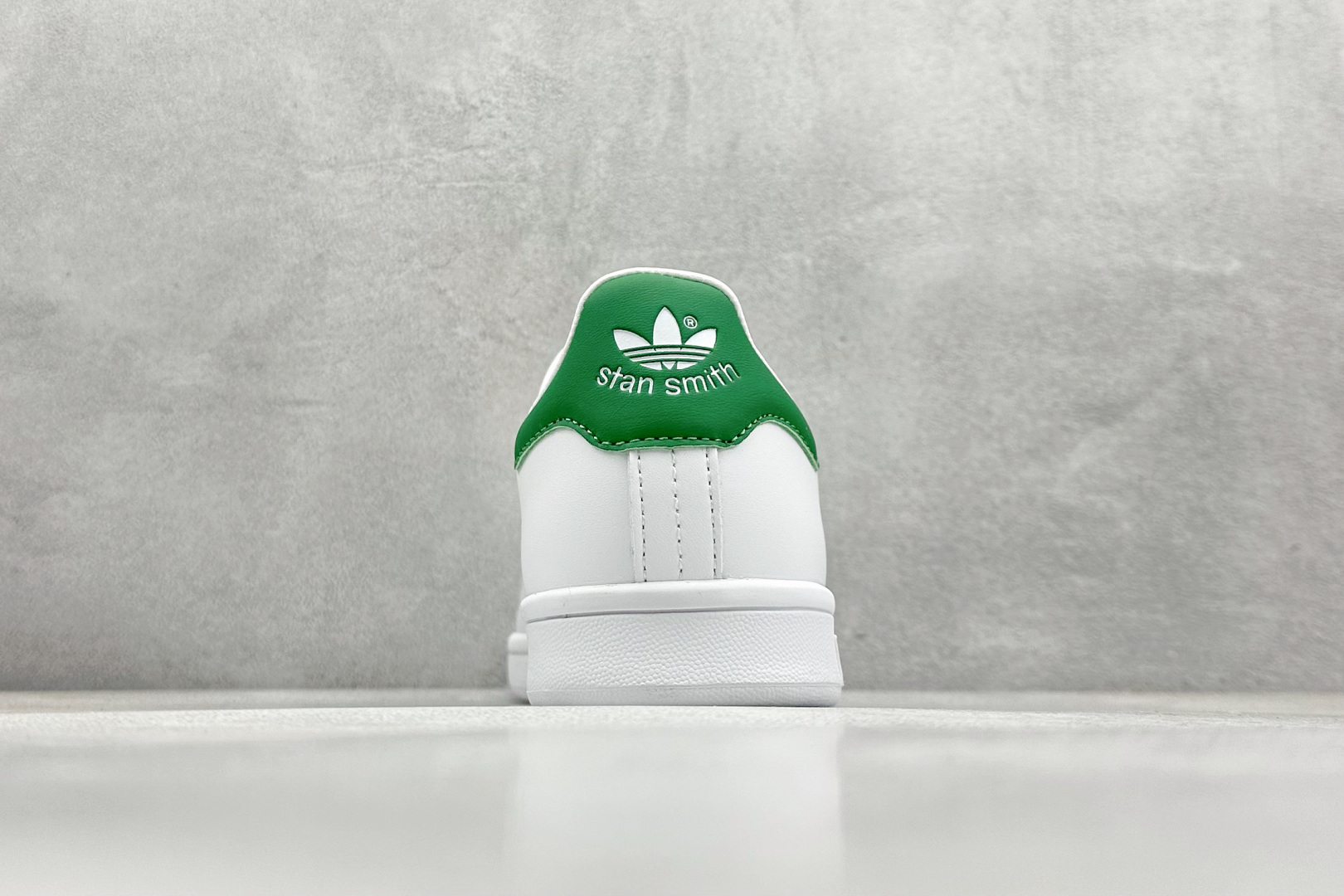  
AD Stan Smith 三叶草史密斯 男女中性运动鞋休闲鞋板鞋
承诺正常穿着破皮包换新 原厂定制