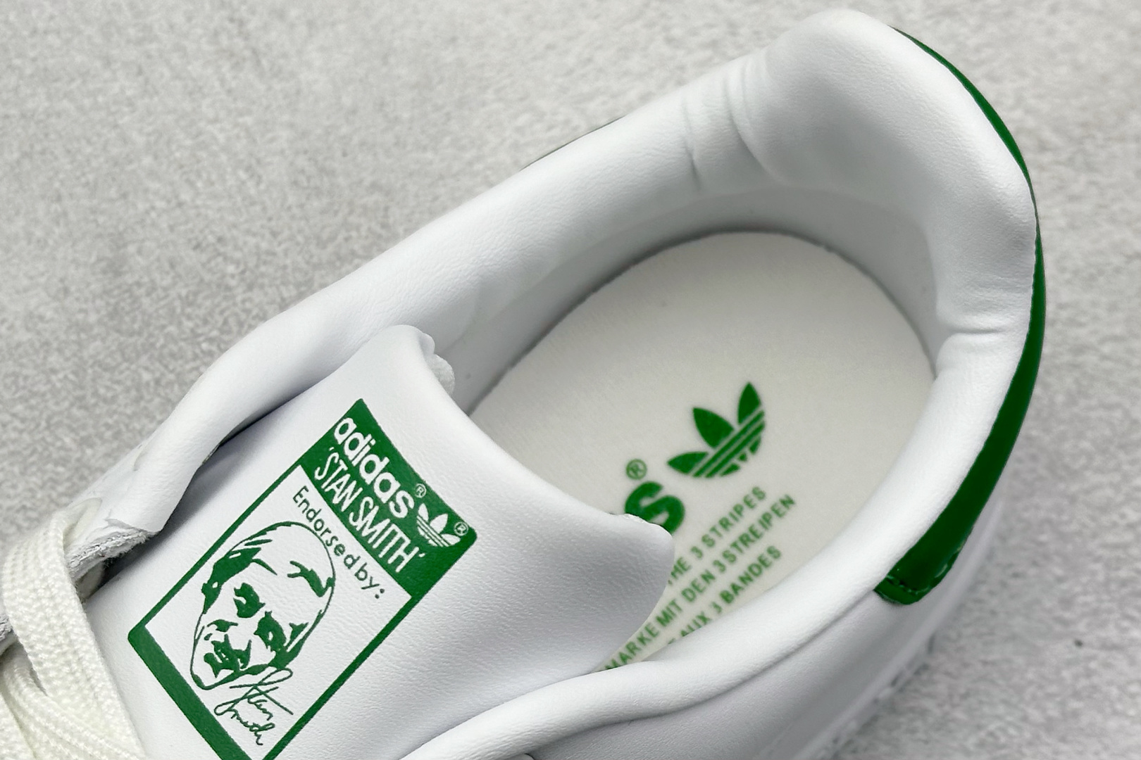  
AD Stan Smith 三叶草史密斯 男女中性运动鞋休闲鞋板鞋
承诺正常穿着破皮包换新 原厂定制