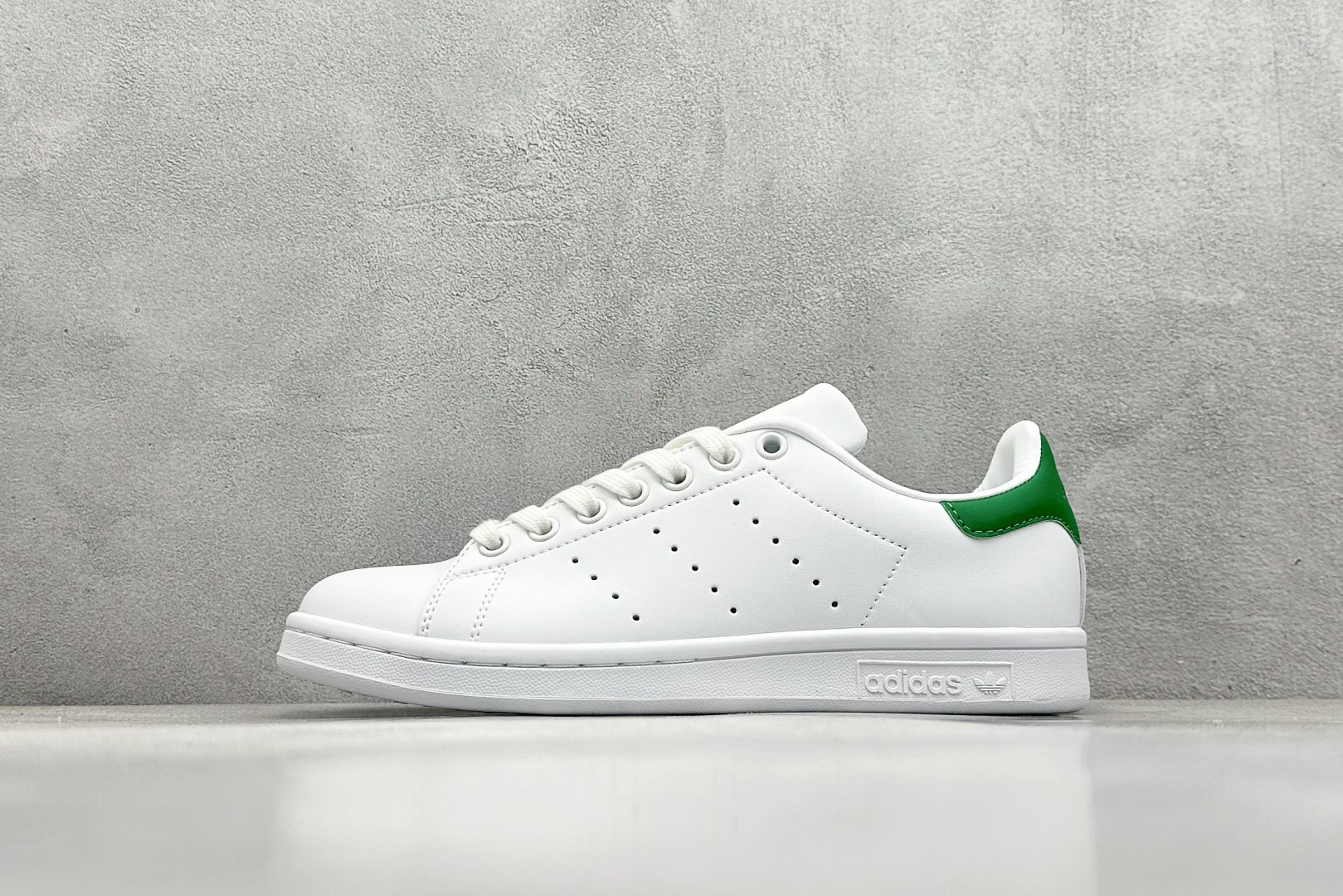  
AD Stan Smith 三叶草史密斯 男女中性运动鞋休闲鞋板鞋
承诺正常穿着破皮包换新 原厂定制