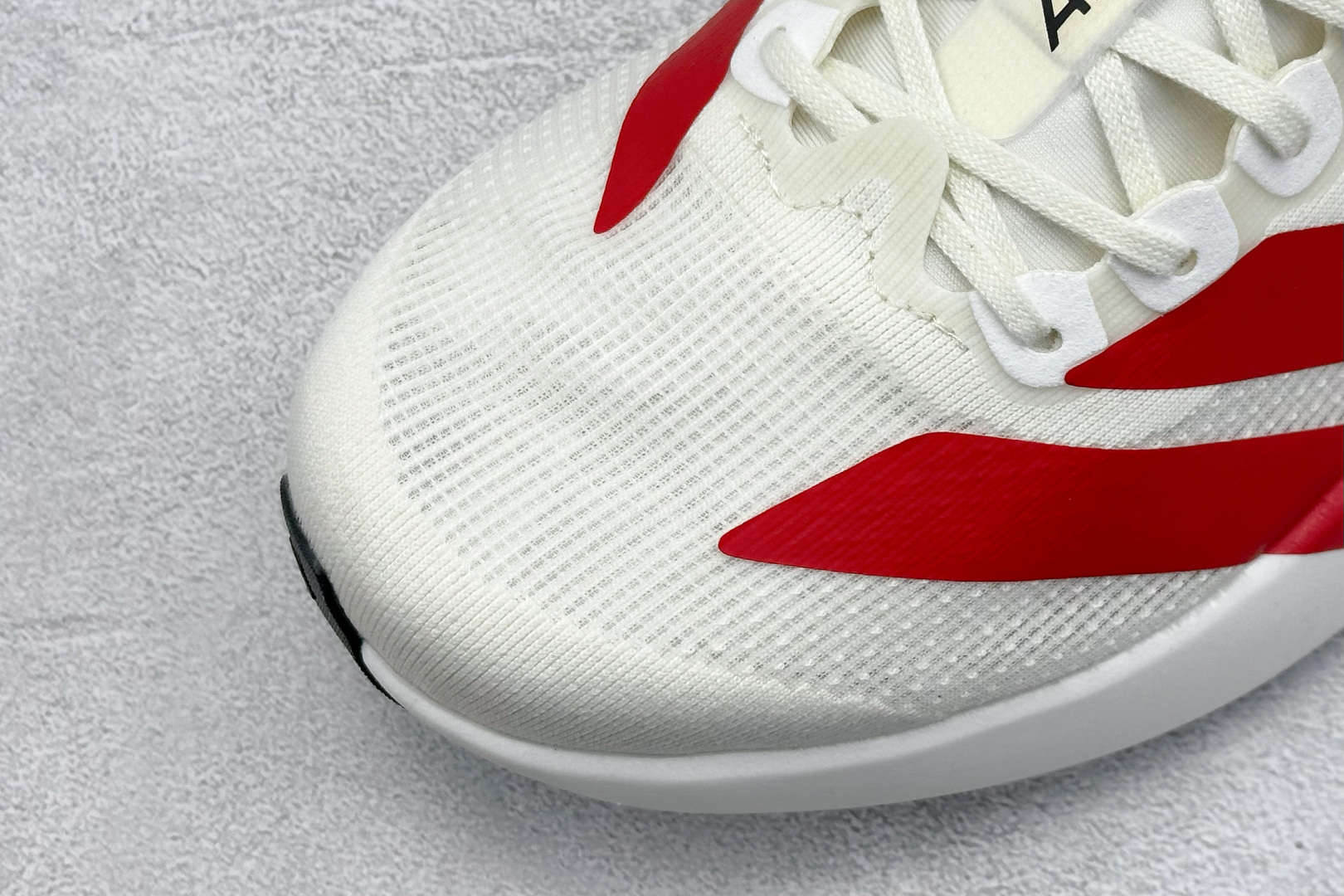  
AD Adizero Evo SL 阿迪超轻透气缓震跑鞋
#以令人难以置信的138克重量，刷新了跑