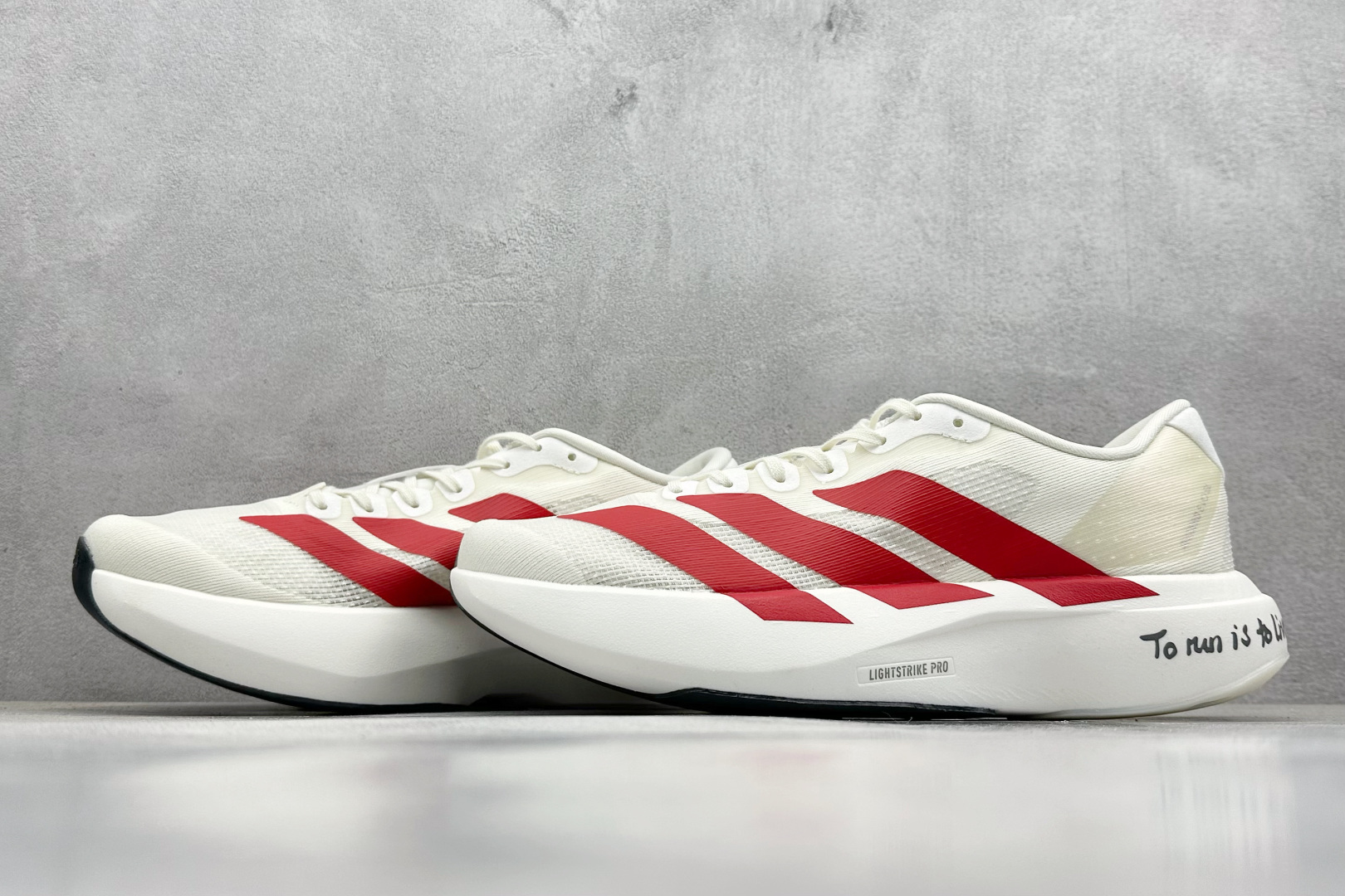  
AD Adizero Evo SL 阿迪超轻透气缓震跑鞋
#以令人难以置信的138克重量，刷新了跑