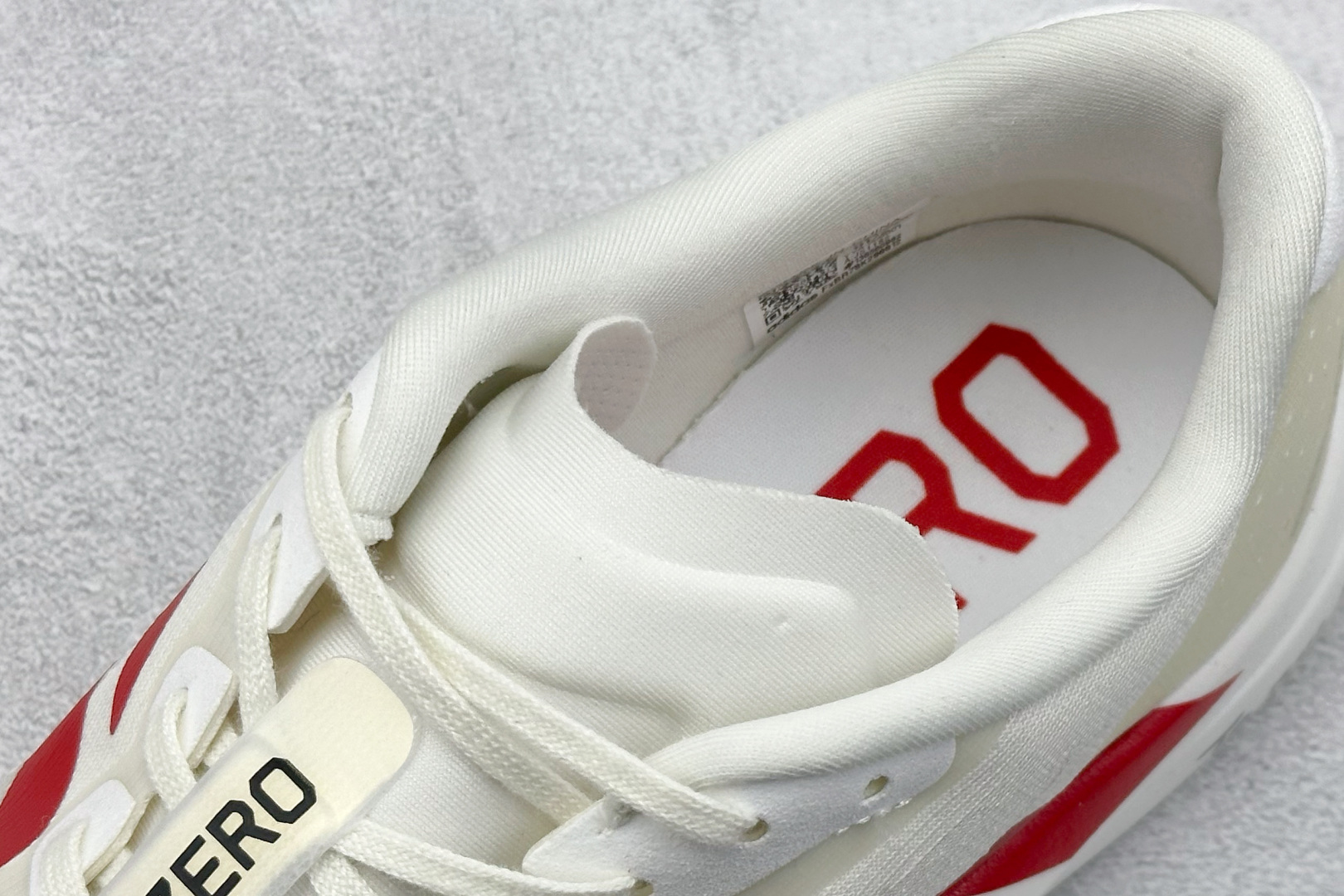  
AD Adizero Evo SL 阿迪超轻透气缓震跑鞋
#以令人难以置信的138克重量，刷新了跑