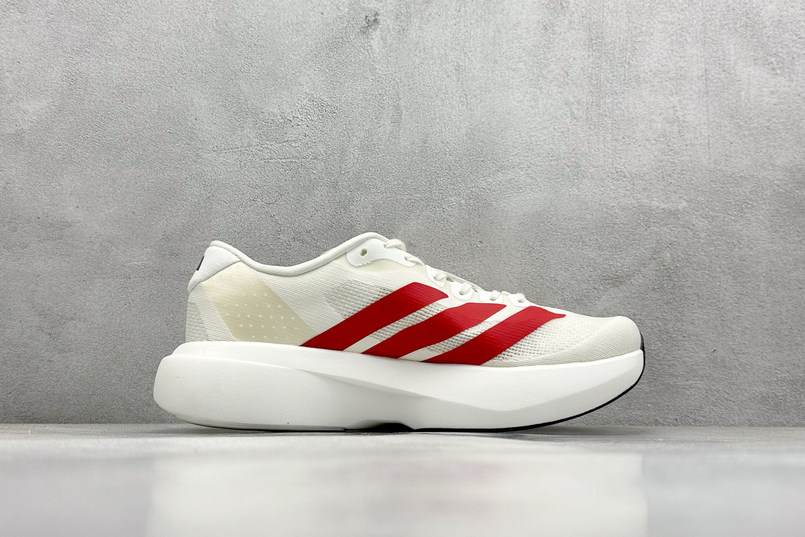  
AD Adizero Evo SL 阿迪超轻透气缓震跑鞋
#以令人难以置信的138克重量，刷新了跑