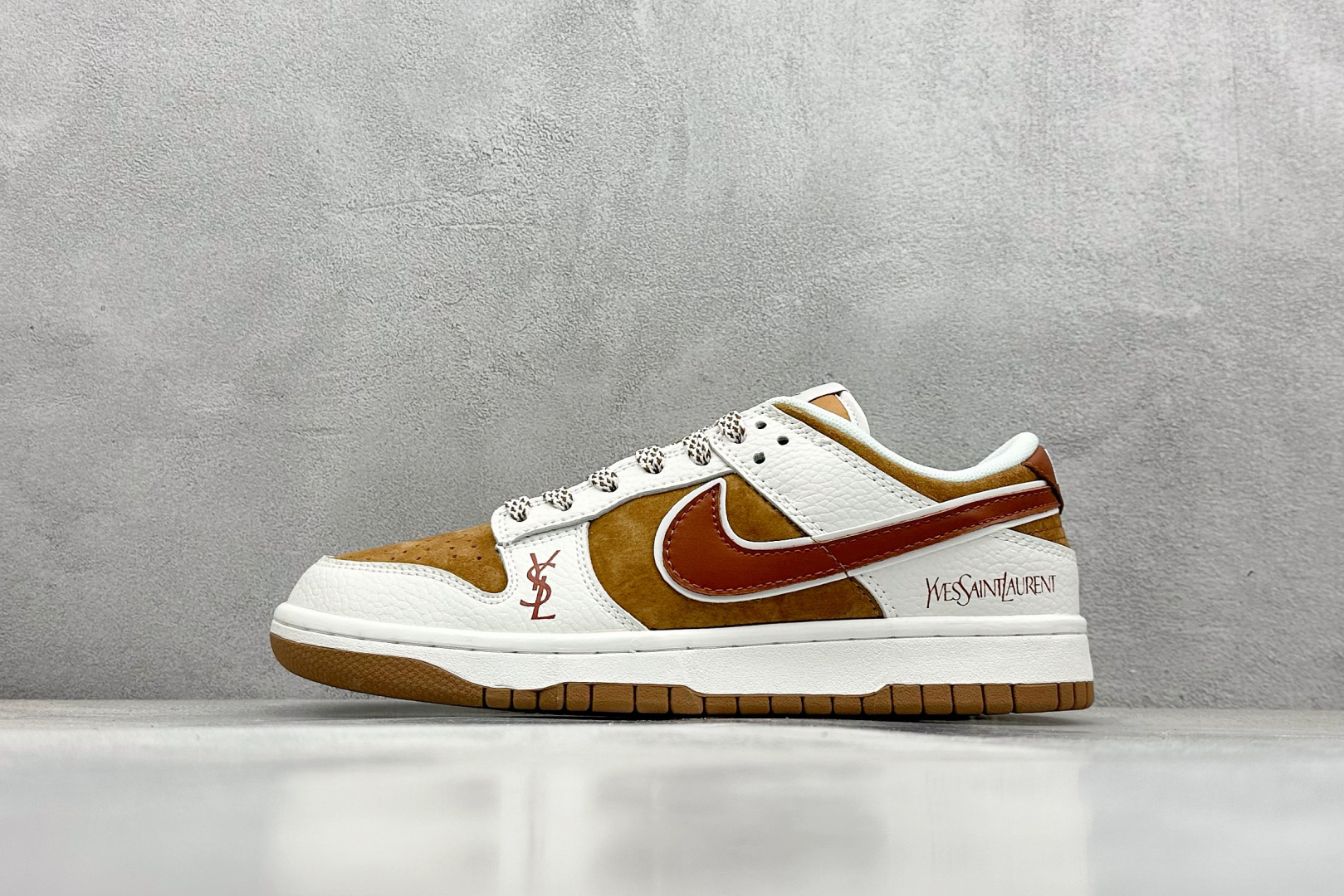 福利特价 
NIKE SB Dunk Low 圣罗兰联名
性价比天花板 尝鲜先行版
原装头层材料 独家版